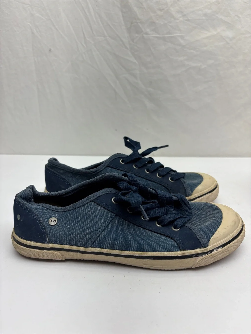 UGG Casual Low-Top Canvas Sneakers in Denim Blue, SZ 3 little girl, box 14